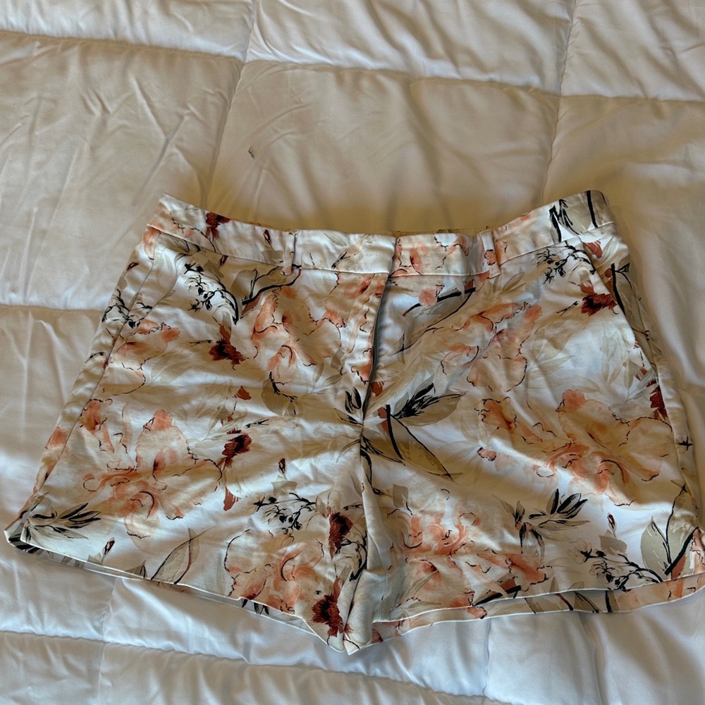 2 pair : White House Black Market 5” SHORT - Picture 8 of 11